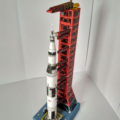 Model Kit Uss Iowa - 1:300 Skala USS Saturn V Rocket