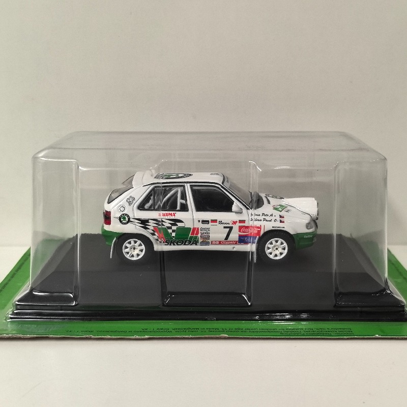 Diecast IXO Skala 1:43 SKODA F - Model Kit Cars ulasan dan harga