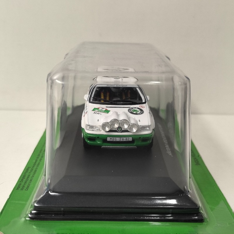 Diecast IXO Skala 1:43 SKODA F - Model Kit Cars ulasan dan harga